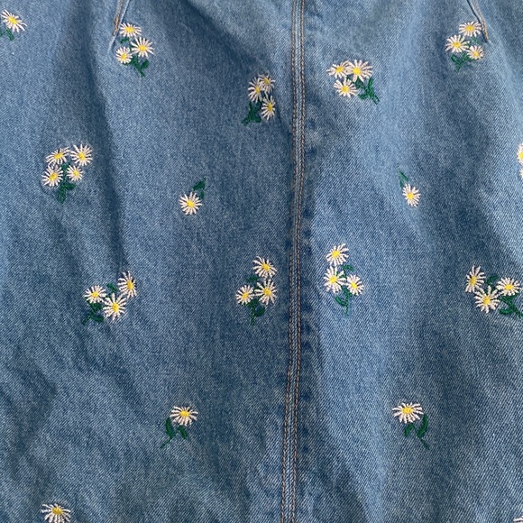 H&M Divided Daisy Embroidered Denim Skirt with Zipper - Picture 2 of 10